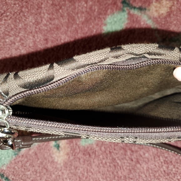 Vintage Coach Wristlet - Picture 6 of 6